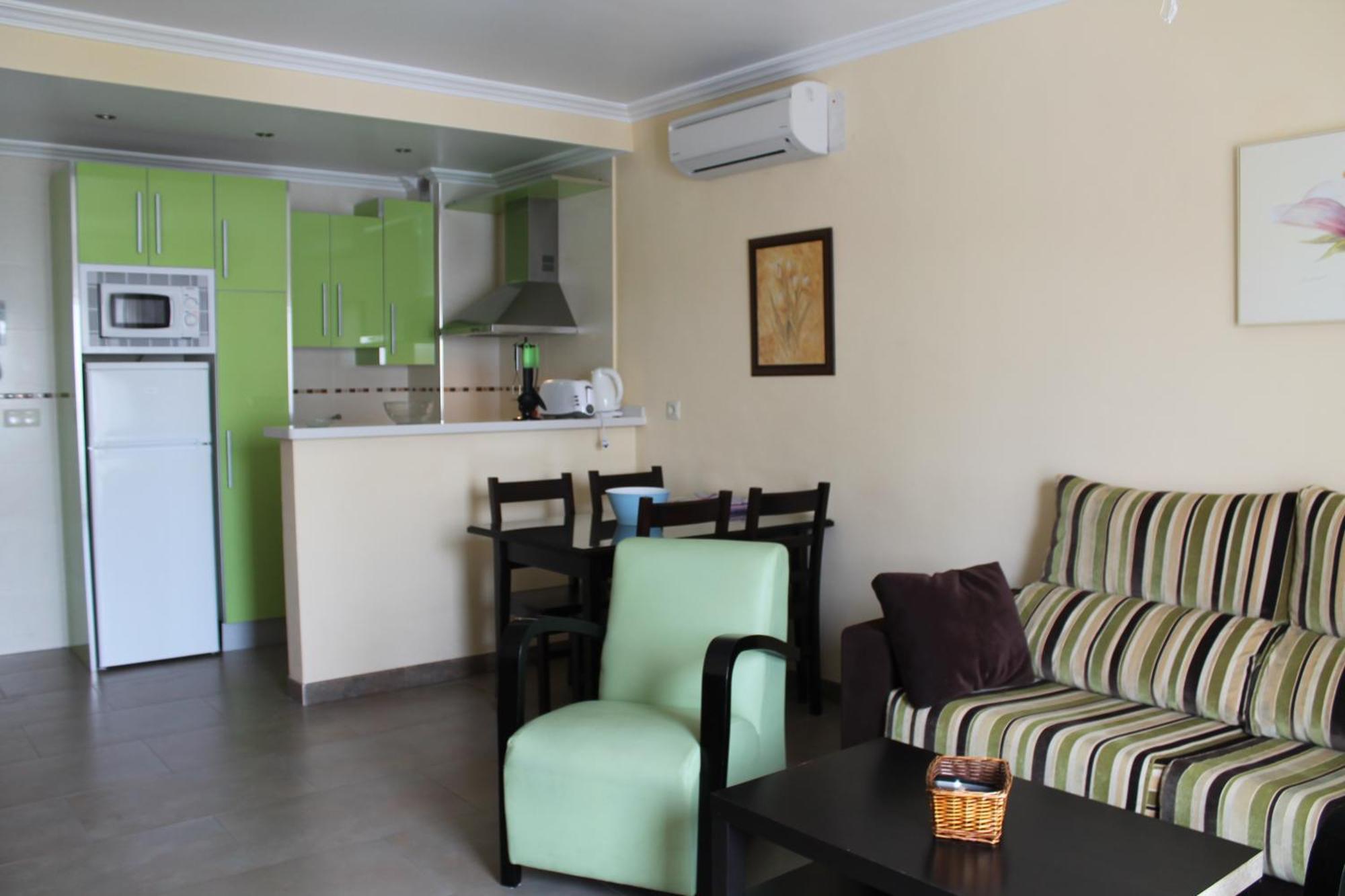 Apartamentos Turisticos Plaza Del Olvido Nerja Exterior foto